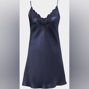 Chic Black Lace Blue Silk Genuine Silk Size M Christine Vancouver Chemise